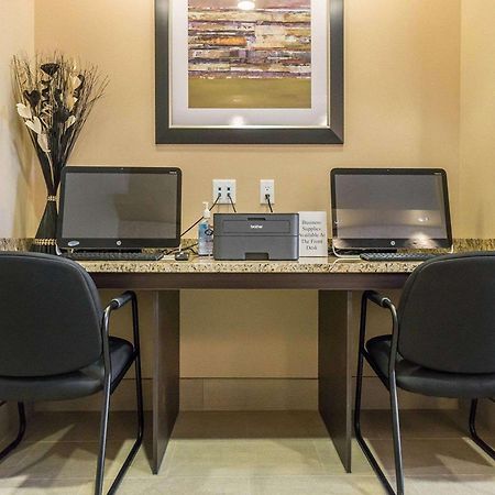 Comfort Inn & Suites Edmonton International Airport Ниску Екстериор снимка