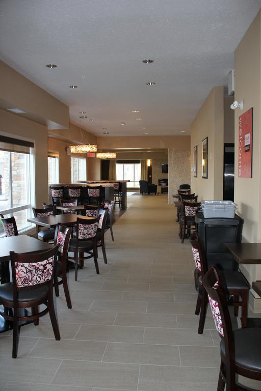 Comfort Inn & Suites Edmonton International Airport Ниску Екстериор снимка