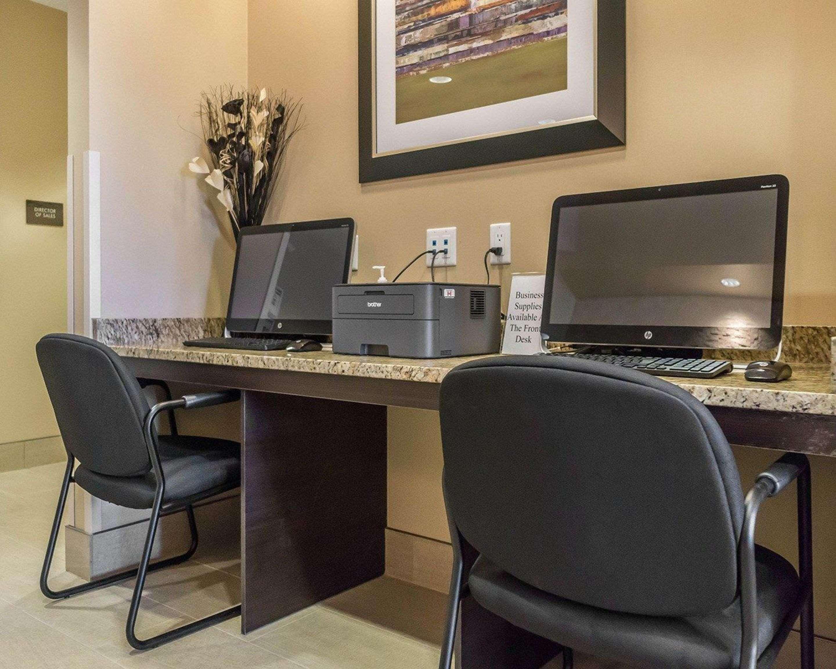 Comfort Inn & Suites Edmonton International Airport Ниску Екстериор снимка