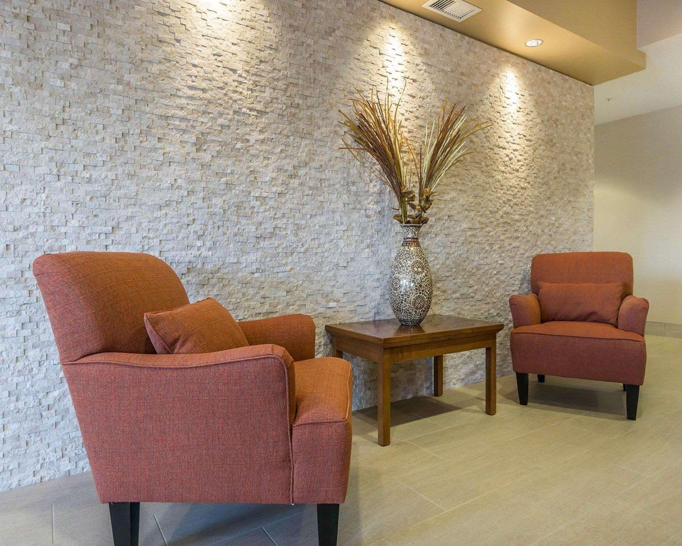 Comfort Inn & Suites Edmonton International Airport Ниску Екстериор снимка