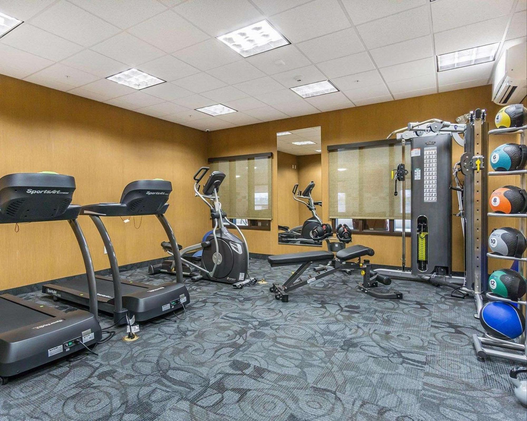 Comfort Inn & Suites Edmonton International Airport Ниску Екстериор снимка