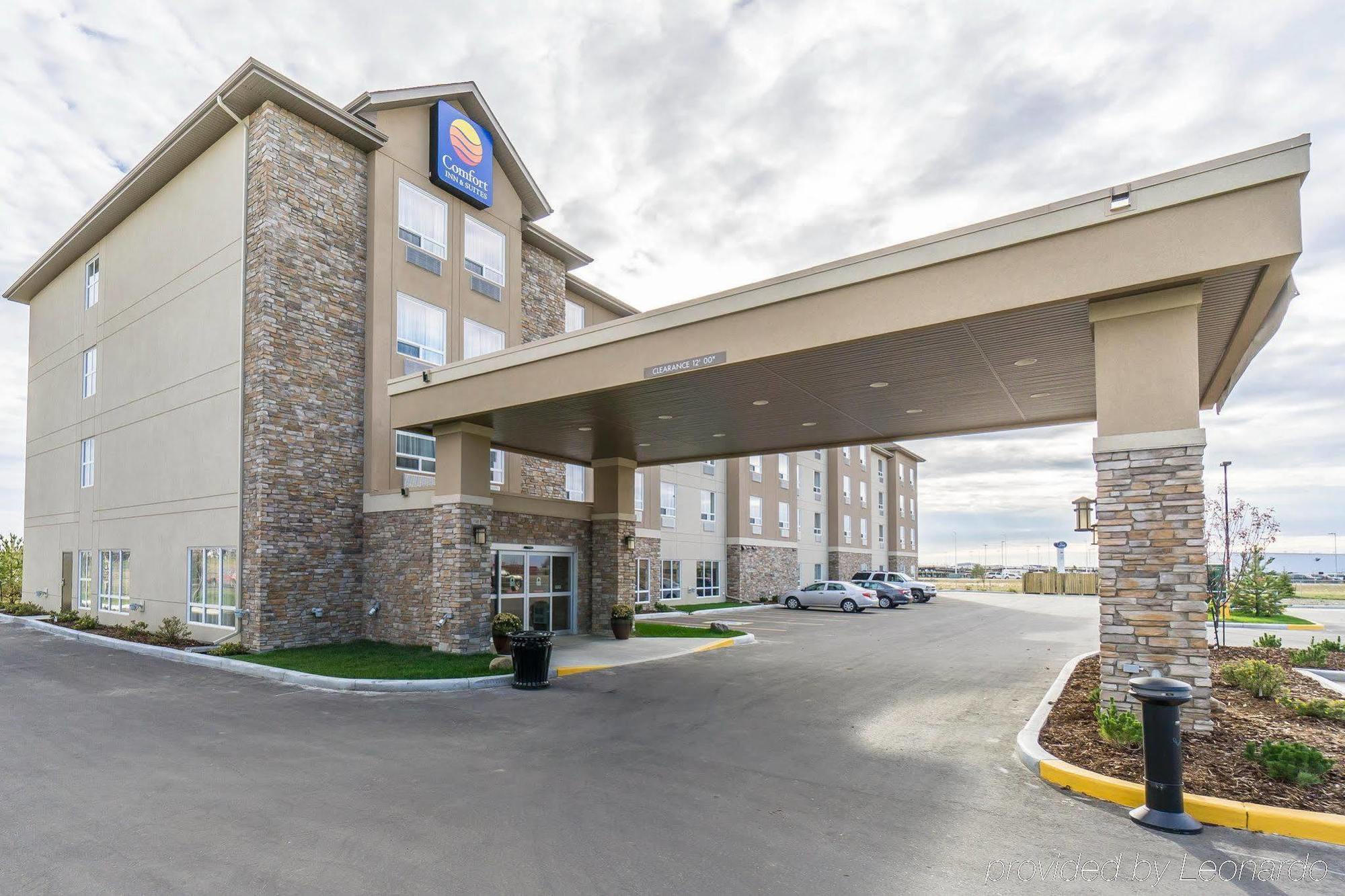 Comfort Inn & Suites Edmonton International Airport Ниску Екстериор снимка