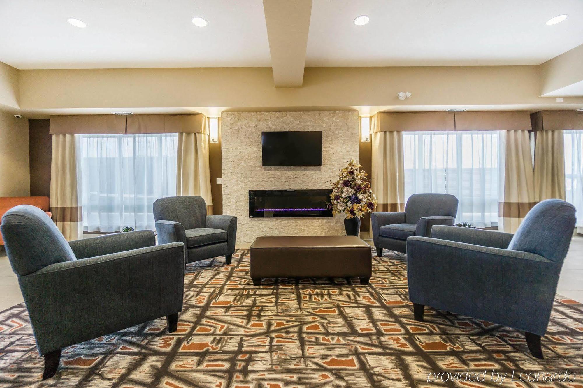 Comfort Inn & Suites Edmonton International Airport Ниску Екстериор снимка