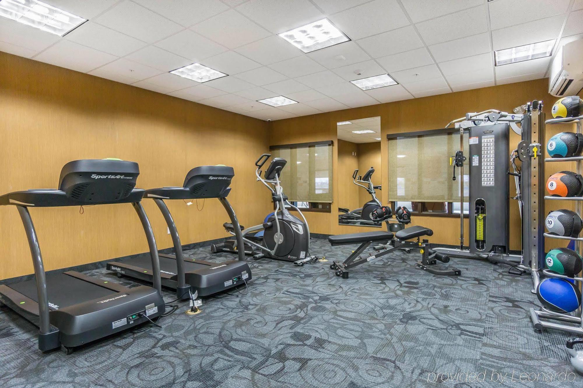 Comfort Inn & Suites Edmonton International Airport Ниску Екстериор снимка