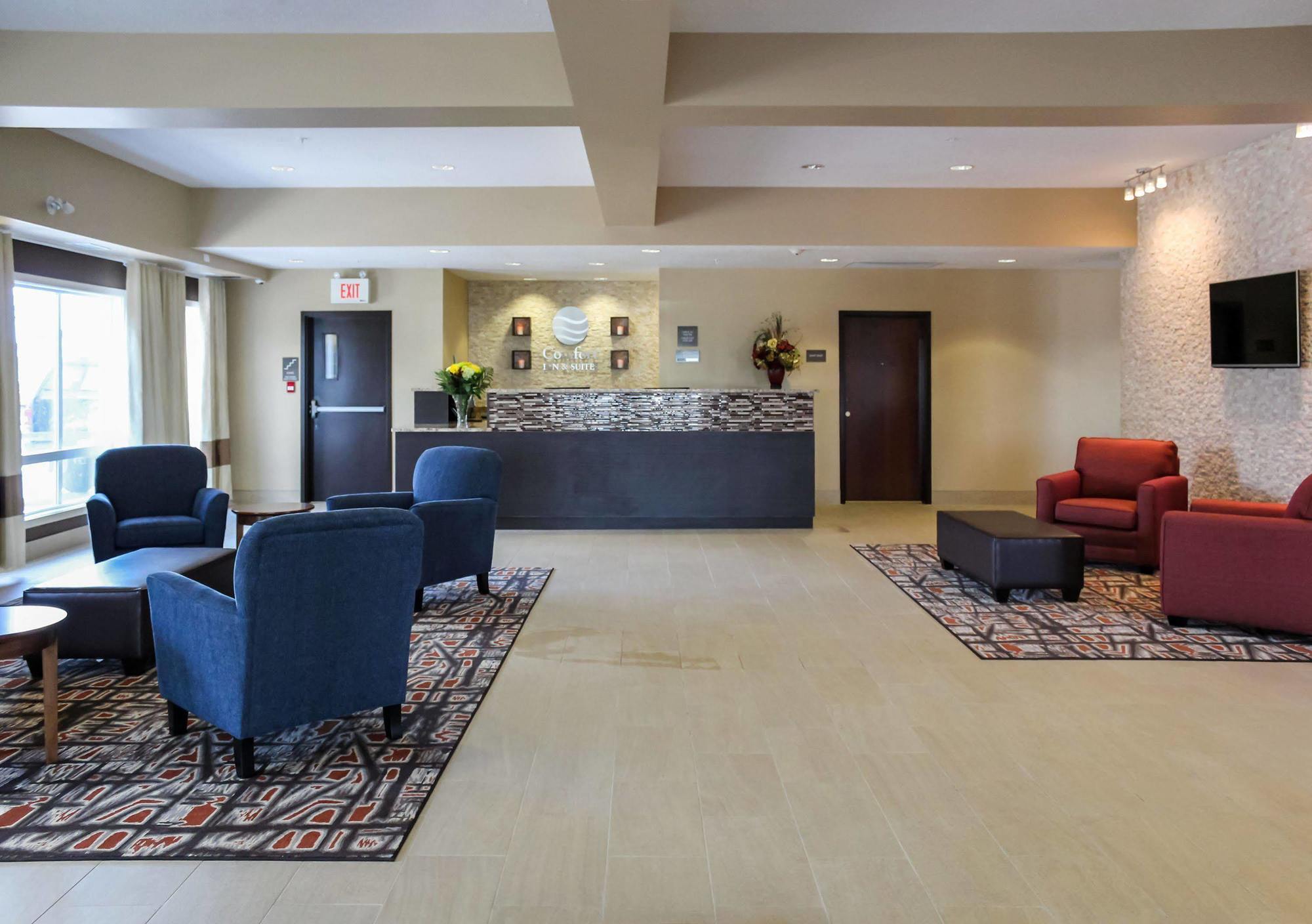 Comfort Inn & Suites Edmonton International Airport Ниску Екстериор снимка